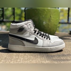Nike Air Jordan 1 Mid Lt ‘SMOKE’ Grey Black White